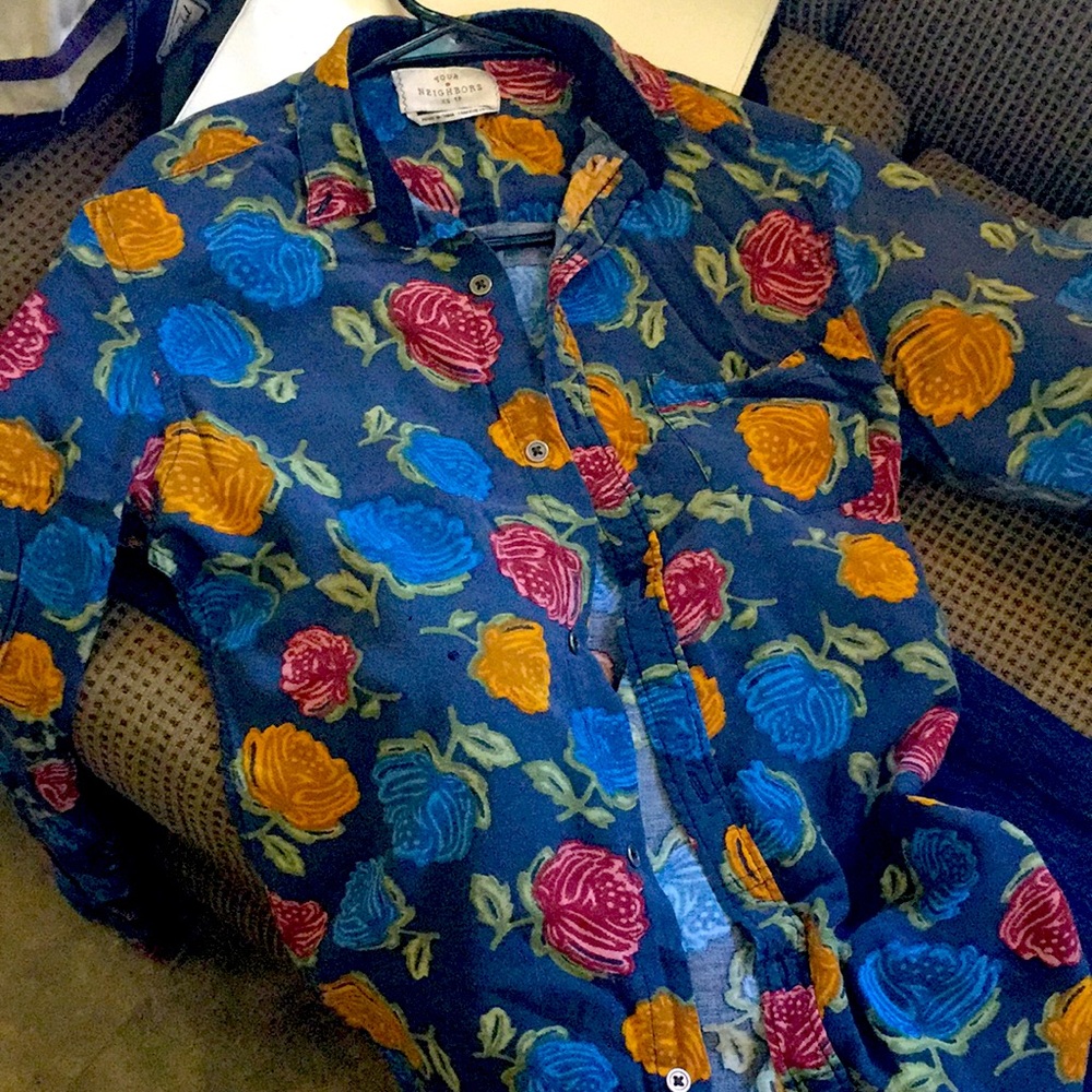 Your neighbor button up shirt xs
